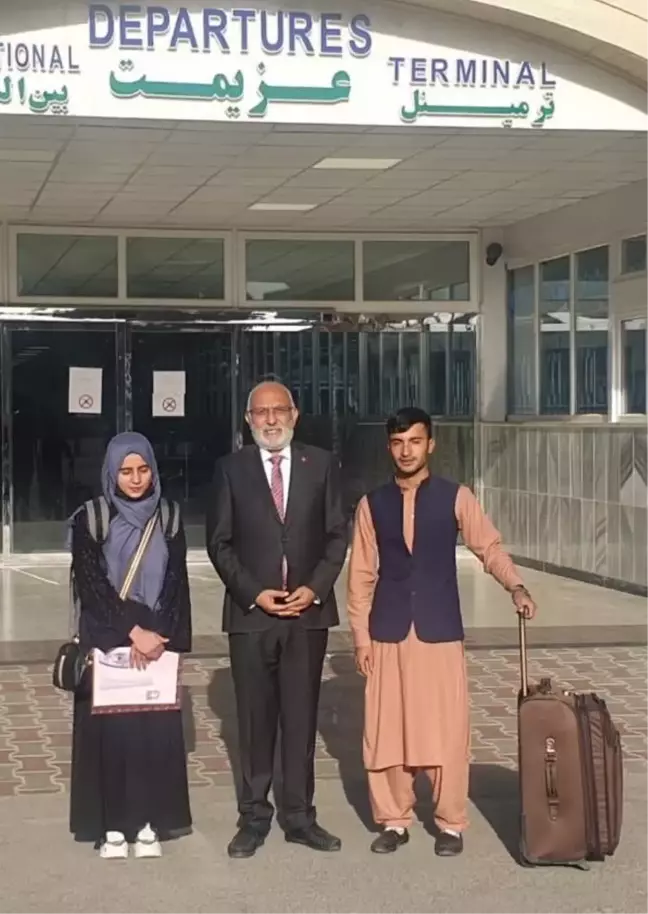 Afganistan'da üniversiteye giriş sınavı birincisi kız öğrenci Türkiye'de eğitim görecek