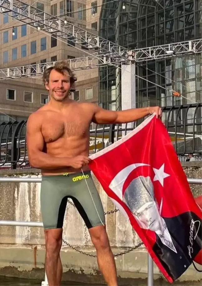 Türk Yüzücü Emre Erdoğan Manhattan Adası'nı 7 Saatte Tamamladı