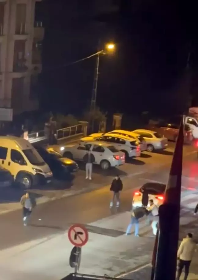 Ataşehir'de Trafik Kazası Sonrası Kavga Kamerada