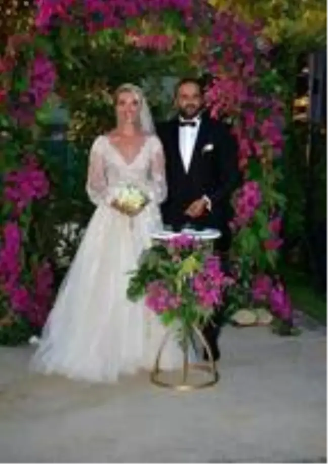 Sunucu Cansu Canan Özgen, Bodrum'da evlendi