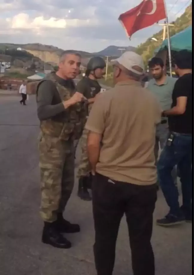 Askerden, Hdp'li Vekile, 'Ben Senin İçin Değil, Bu Bayrak İçin Ölürüm
