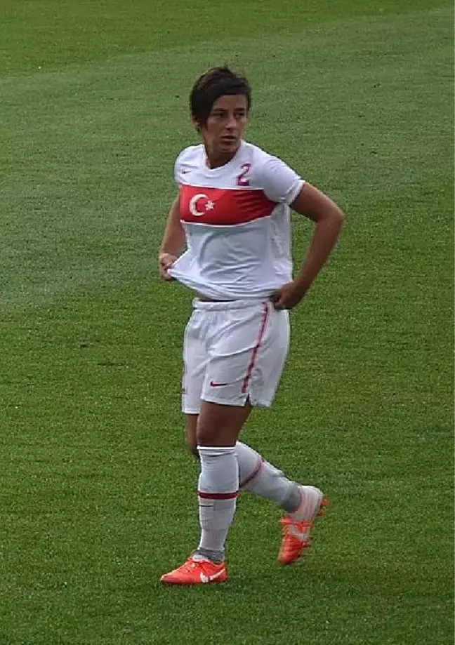 Konak Belediyespor Sevinç'le 1 Yıllık Sözleşme İmzaladı