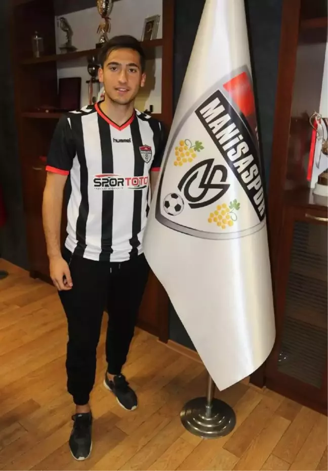 Grandmedical Manisaspor'da Berk Profesyonel Oldu