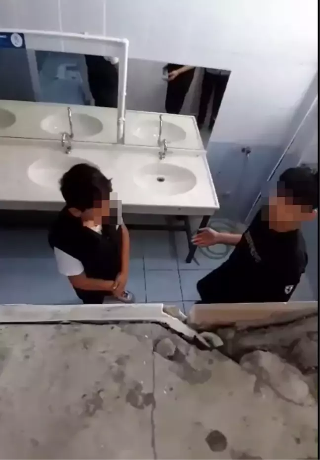 Ortaokulda öğrenci şiddeti: 3 öğrenci tuvalette sıkıştırdığı öğrenciyi darp etti