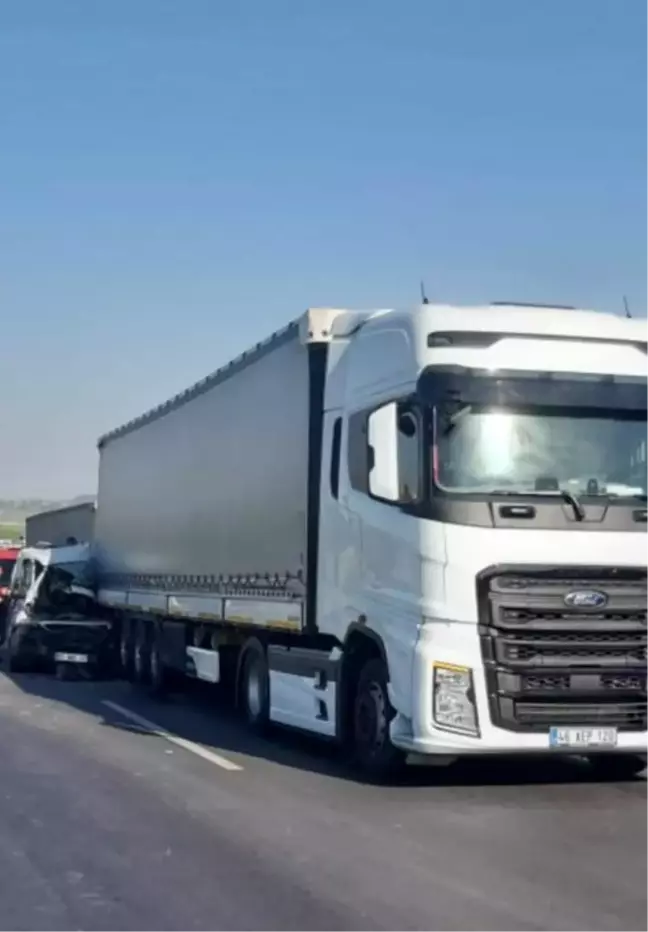 Son dakika 3. sayfa: Tarsus'taki kazada oto kurtarıcının sürücüsü hayatını kaybetti