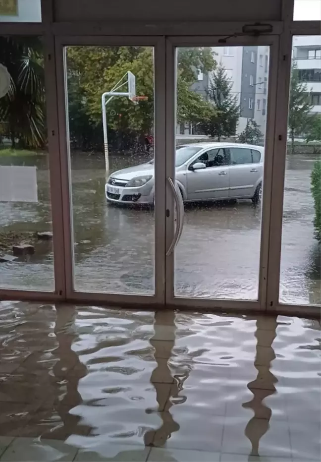 Giresun'un Tirebolu İlçesinde Sağanak Yağış Sonrası Su Baskınları