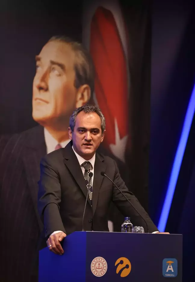 Milli Eğitim Bakanı Özer, Turkcell ile