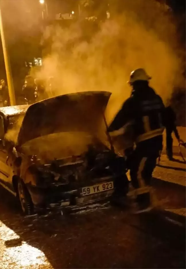 Antalya'da Seyir Halindeki Otomobil Yandı