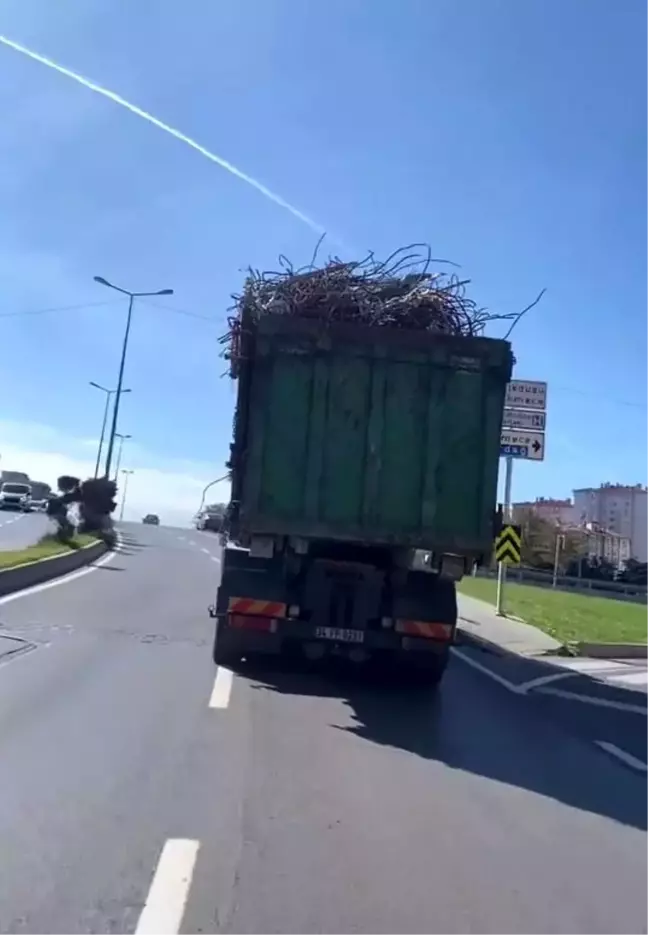 Beylikdüzü'nde Taşan Yükle Seyreden Kamyona Ceza