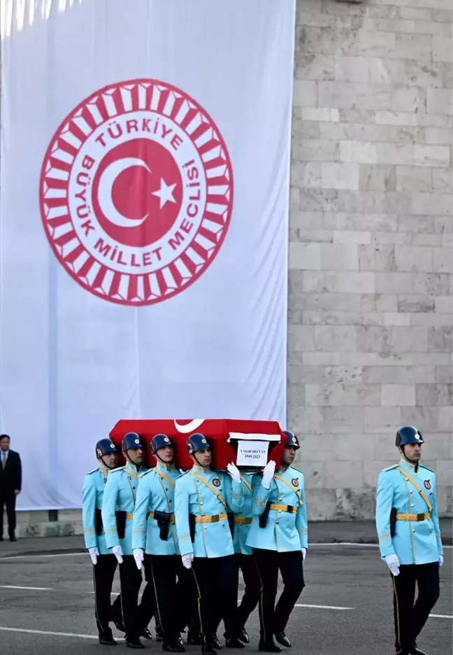 Eski Çalışma ve Sosyal Güvenlik Bakanı Yaşar Okuyan İçin Meclis'te Cenaze Töreni Düzenlendi