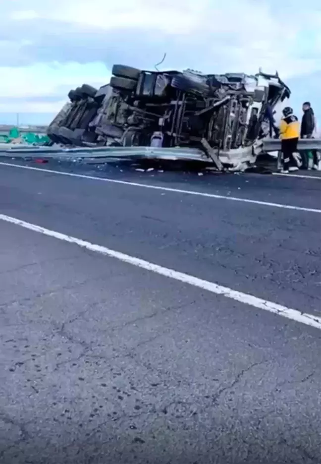 Şanlıurfa'da Tır Kazası: Sürücü Hayatını Kaybetti