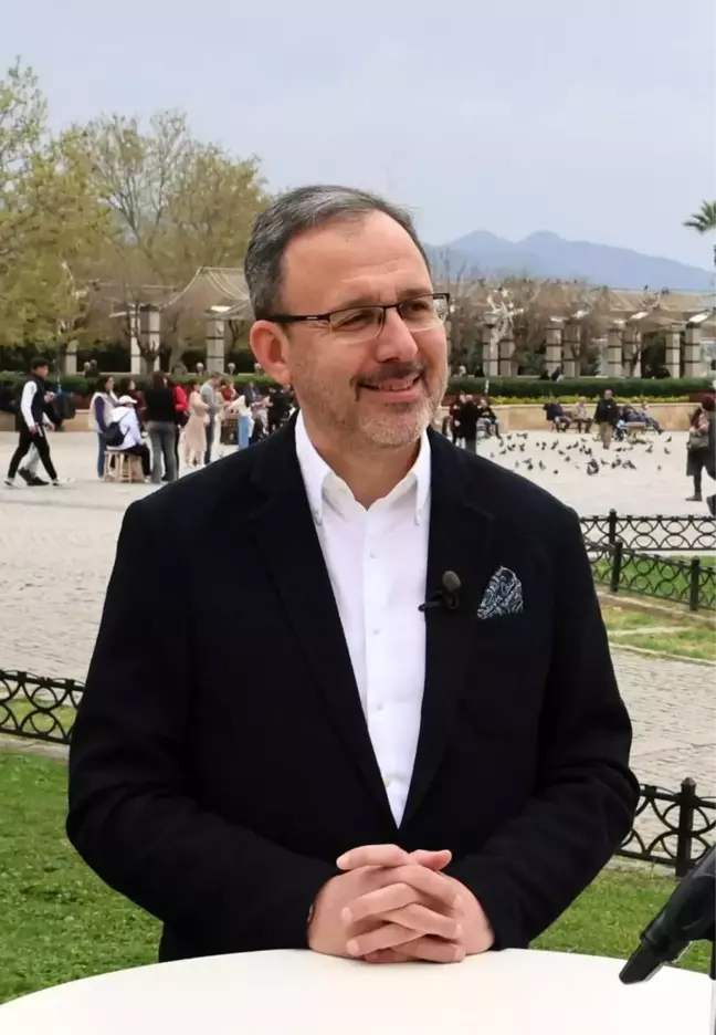 Mehmet Kasapoğlu'ndan 23 Nisan Kutlaması