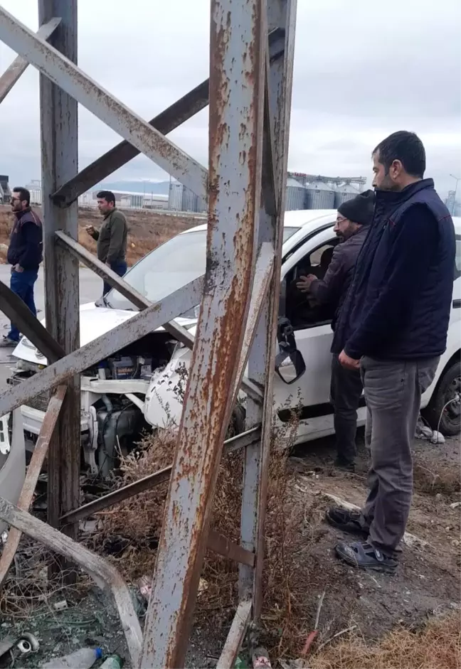 Konya'da Trafik Kazası: 1 Bebek ile 4 Kişi Yaralandı