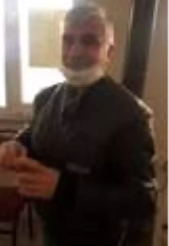 Kumar masasında yakalanınca çay içiyormuş numarası yaptı