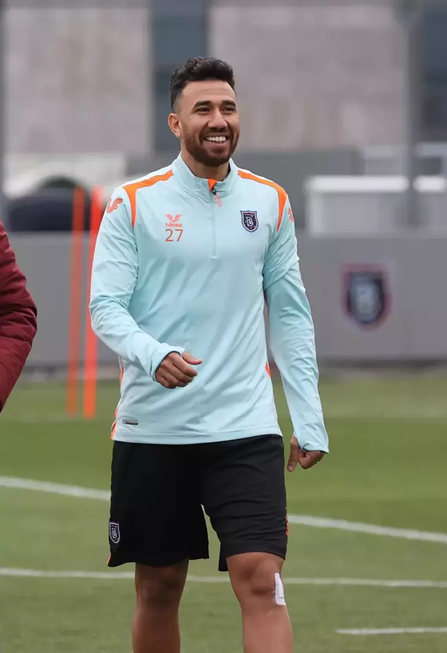 Medipol Başakşehir'de Trezeguet ve Pizzi ilk antrenmanına çıktı
