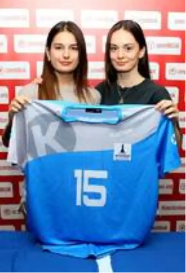 İzmir BŞB'de hentbolda imzalar sürüyor