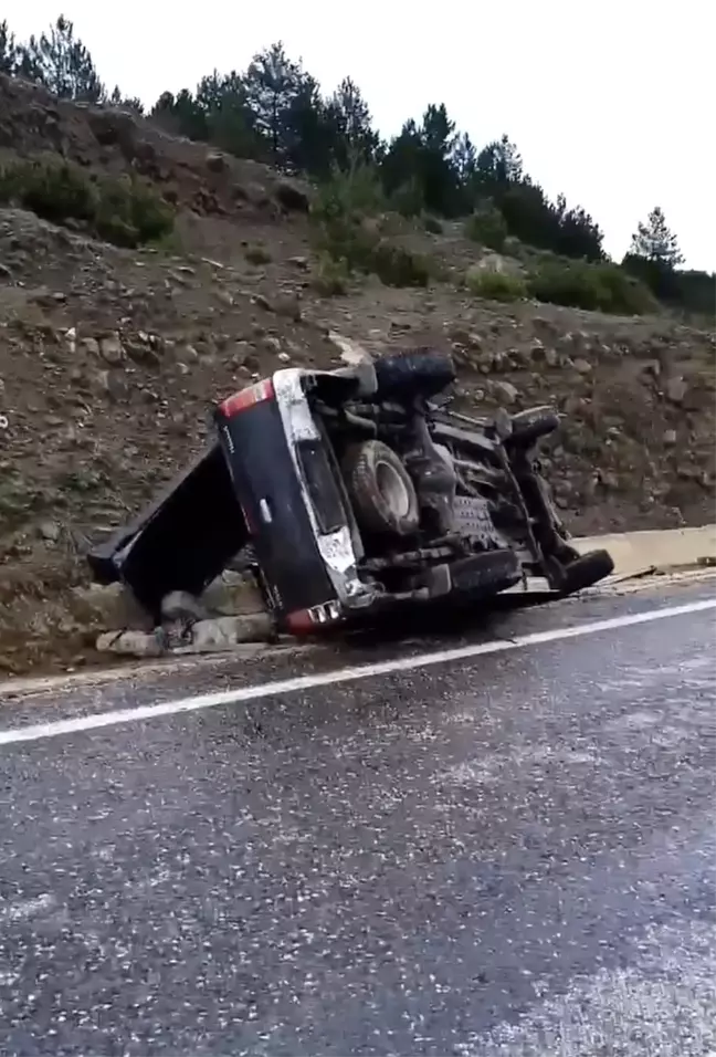 Kastamonu'da Pikap Devrildi, Sürücü Yaralanmadan Kurtuldu