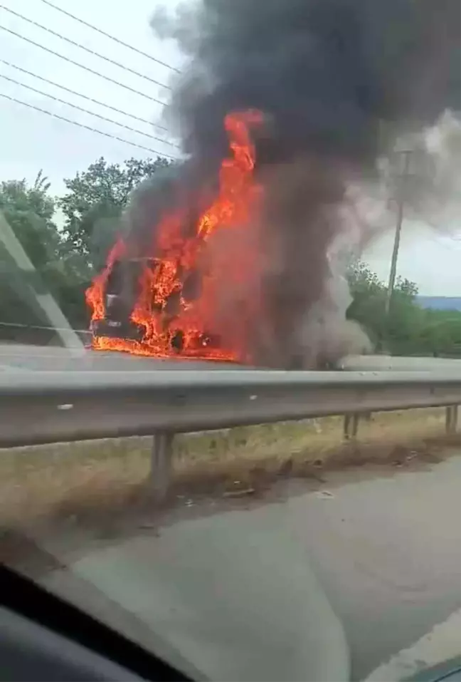 Sakarya'da Kamyon Alev Topuna Döndü