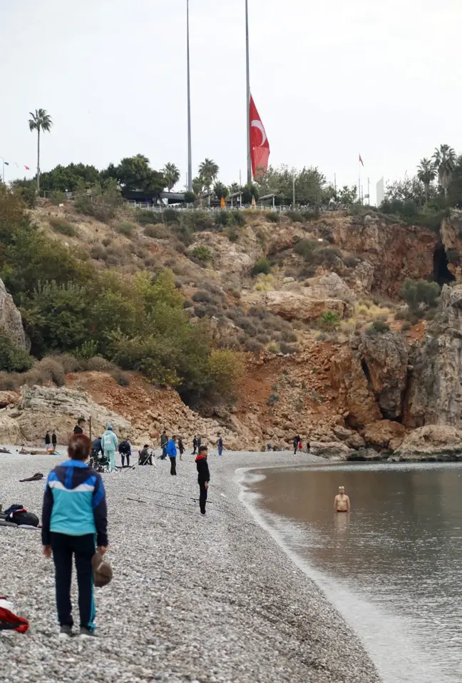 Atatürk'ün Vefatının 86. Yılında Antalya'da Saygı Duruşu