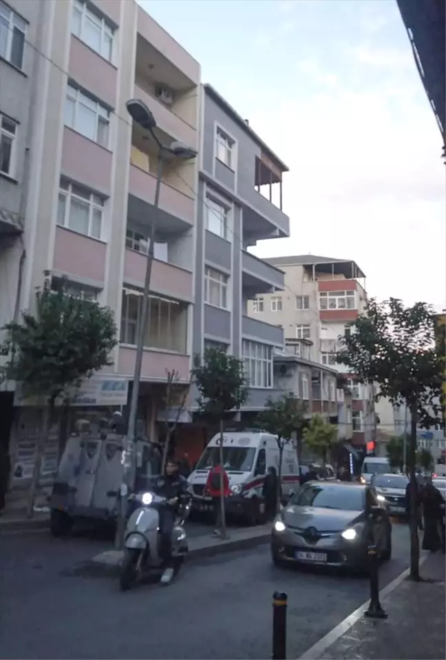 Şişli'de Temizlik Yaparken Baza Kapağının Altında Kalan Kadın Hayatını Kaybetti