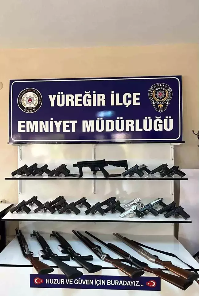 Adana'da Polis Operasyonu: 32 Ruhsatsız Silah ve Uyuşturucu Ele Geçirildi