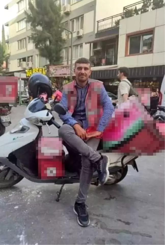 İzmir'de motokurye emniyet şeridindeki kamyona çarptı, hayatını kaybetti