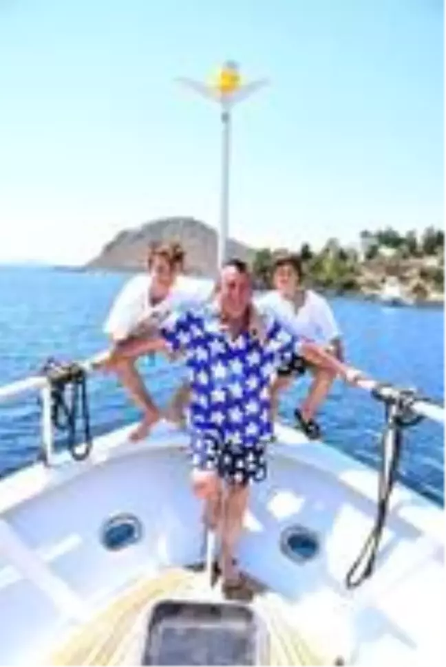 İki oğlu ile tatil keyfi