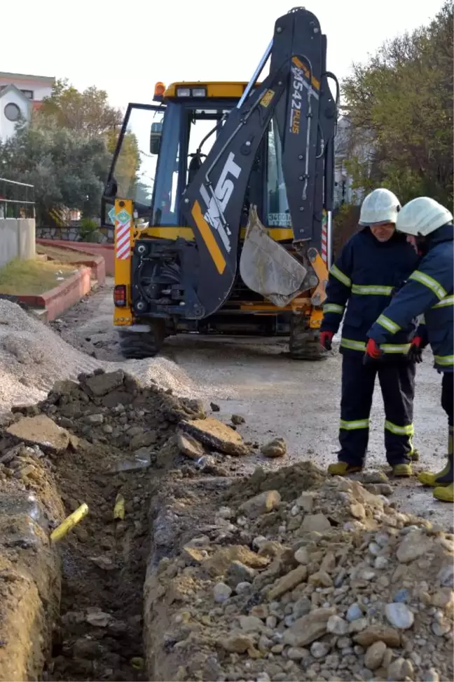 İş Makinesi Mahalle Ortasında Doğalgaz Borusunu Patlattı