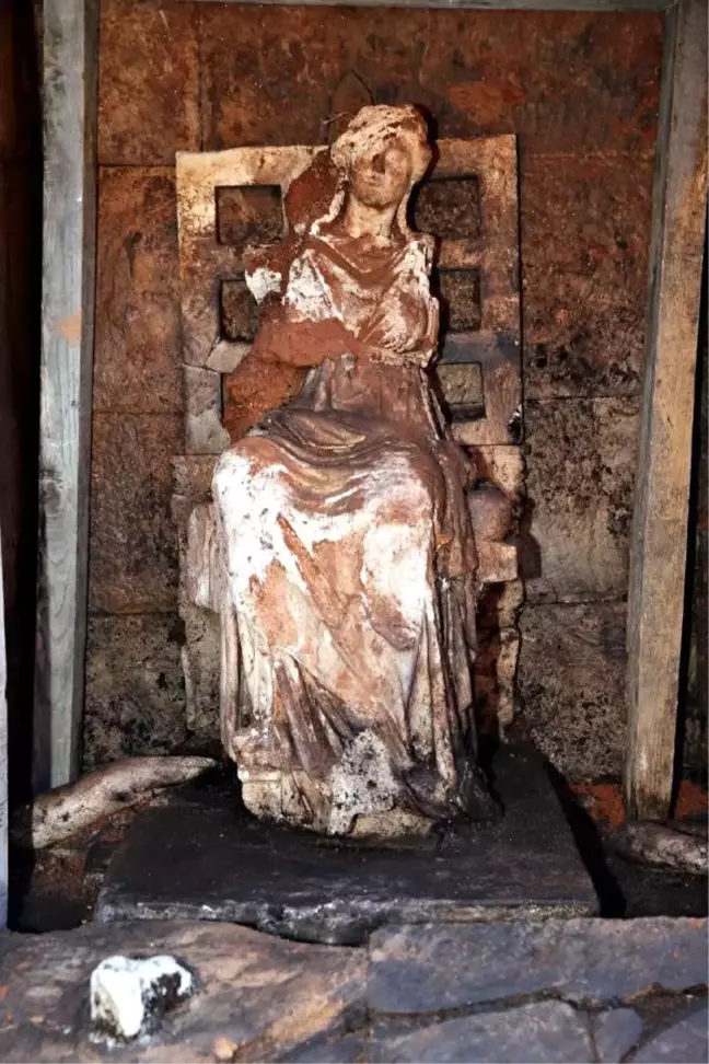 2 Bin 100 Yıllık Kibele Heykelinin Bulunduğu Kalede Taşocağı Tepkisi