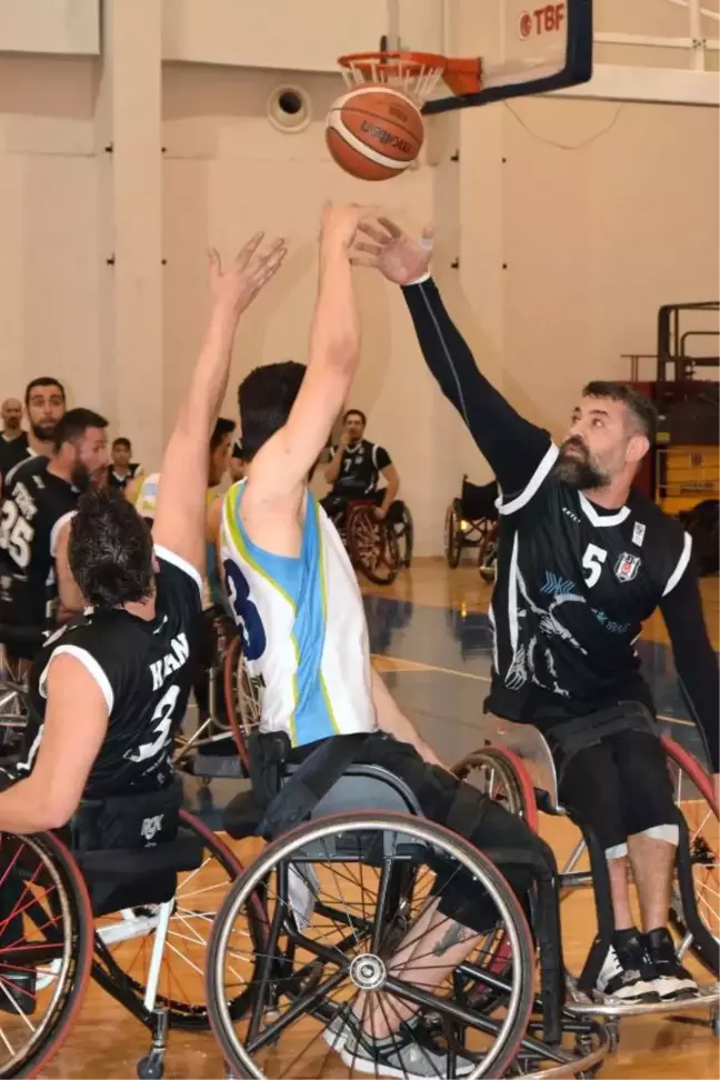 Balıkesir Büyükşehir Belediyespor Lideri Yendi