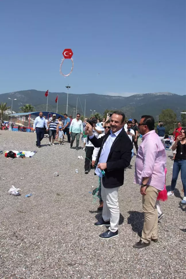 1 Mayıs'ta Gök Ayyıldız'a Büründü