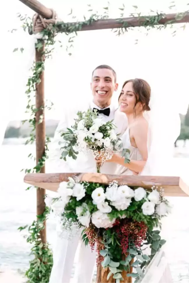 Can Bonomo ve Öykü Karayel, Çeşme'de Düğün Yaptı
