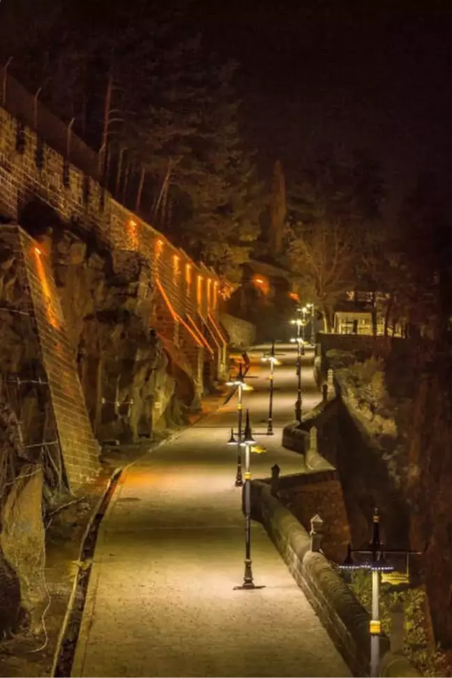 Bitlis'te Tarihi Yapılar Gün Yüzüne Çıkarılıyor