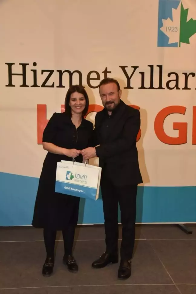 İzmit'te Deneyimli Personellere Ödül Verildi