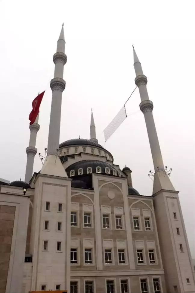 Servi Erdemoğlu Camii ibadete açıldı