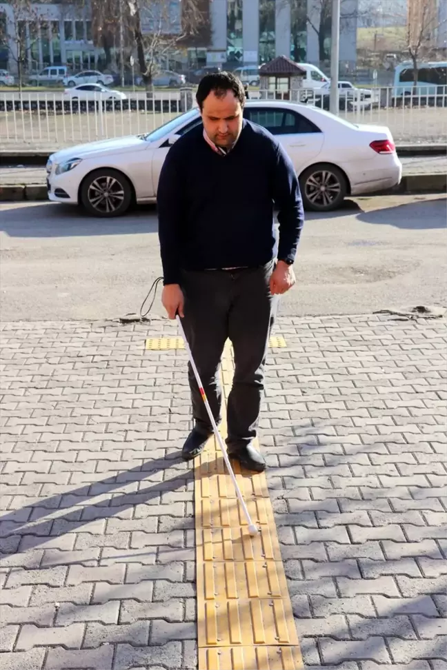 Görme engelli santral memuru azmiyle örnek oluyor