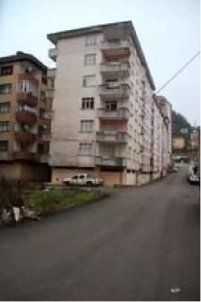 Rize'nin 'Pisa kuleleri' korkutuyor