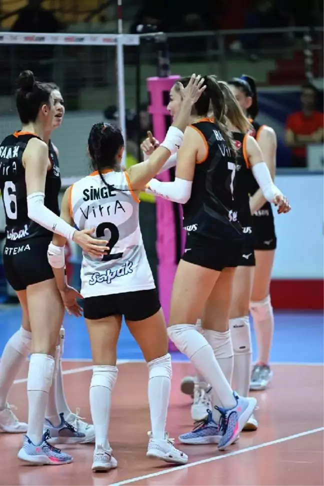 Eczacıbaşı Dynavit: 0-3