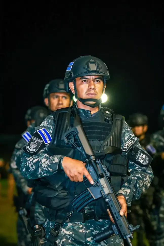 El Salvador'da Cabanas vilayeti çetelerle mücadele kapsamında abluka altına alındı