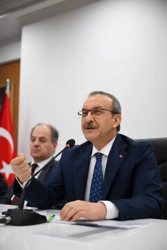 Kocaeli Valisi Seddar Yavuz, Kartepe ilçesinde muhtarlarla bir araya geldi