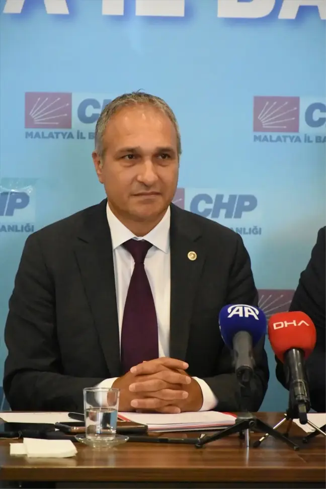 CHP Genel Başkan Yardımcısı Suat Özçağdaş, Malatya'da eğitimcilerle bir araya geldi