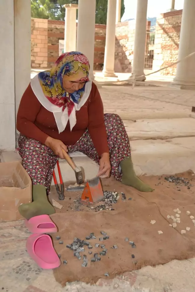 Sardes Antik Kenti'nde Sinagog Restorasyonu Köylü Kadınlar Tarafından Yapılıyor