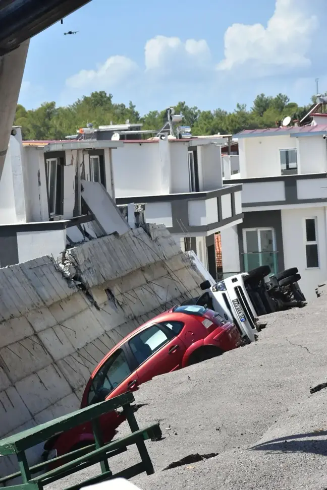 İzmir Valisi Süleyman Elban, sağanak sonrası incelemelerde bulundu