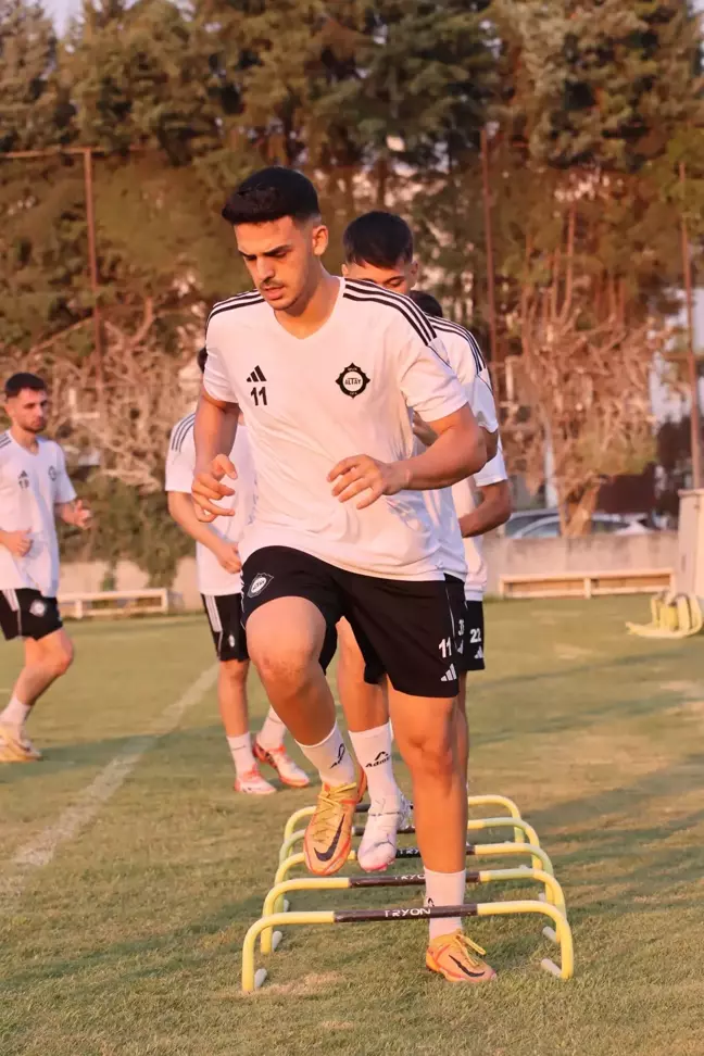 Altay'ın 18 Yaşındaki Yetenekli Orta Saha Oyuncusu Ferhat Öncel Profesyonel Sözleşme İmzaladı