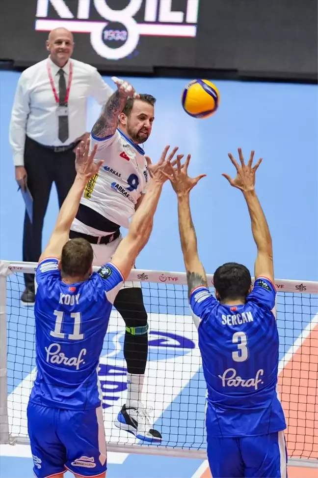 Arkas Spor, Halkbank'ı 3-0 Mağlup Etti