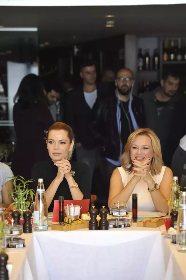 Avon'un Yeni Gece Kremi Ünlülerin İlgi Odağı Oldu