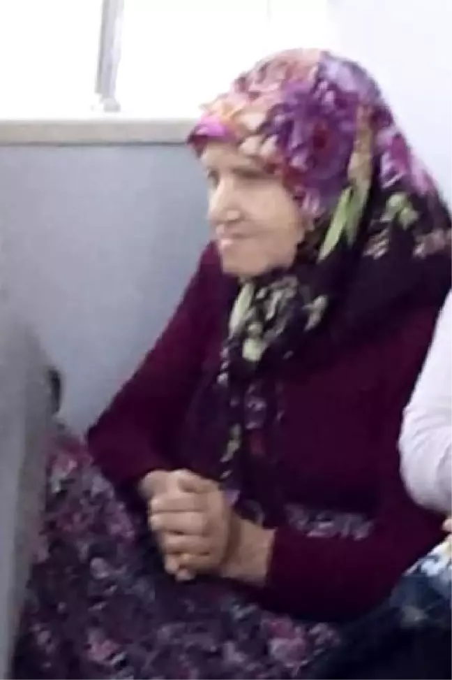 3'üncü katındaki evinin penceresinden ölüme attı