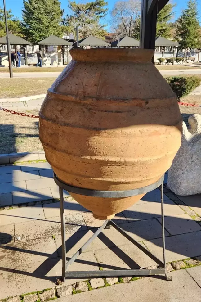 Çorum Müzesinde 1800 Yıllık Küp Sergileniyor