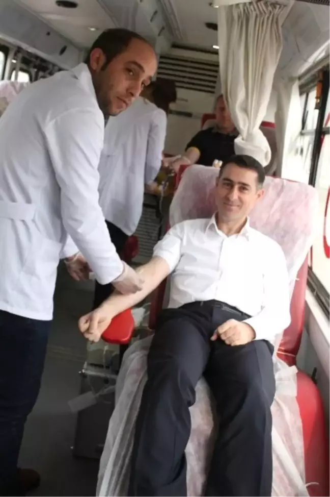 Ak Partililerden Kızılay'ın Kan Bağışına Destek