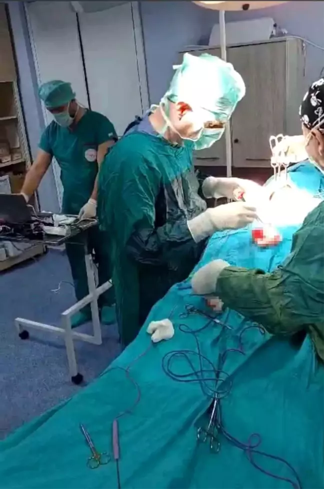 Siirt'te Guatr Ameliyatı Sonrası Ses Telleri Korundu
